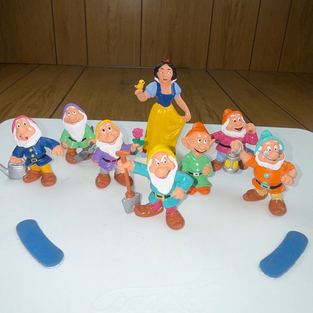 VTG Disney Bullyland Snow White and Seven Dwarfs Figurine Handpainted Germany